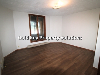 MUNCIE Huge 1 BR 1 BA Downstairs Apartment with Enclosed Front Porch (SECTION 8 APPROVED)