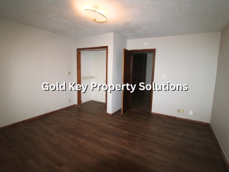 MUNCIE Huge 1 BR 1 BA Downstairs Apartment with Enclosed Front Porch (SECTION 8 APPROVED)