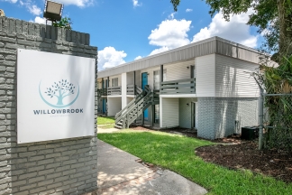 WillowBrook Apartments - 4600 Twin Oaks Dr