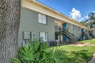 WillowBrook Apartments - 4600 Twin Oaks Dr