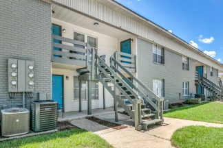 WillowBrook Apartments - 4600 Twin Oaks Dr