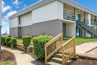 WillowBrook Apartments - 4600 Twin Oaks Dr