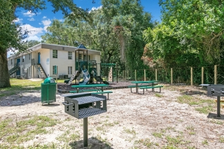 WillowBrook Apartments - 4600 Twin Oaks Dr