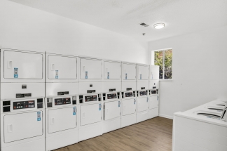 WillowBrook Apartments - 4600 Twin Oaks Dr