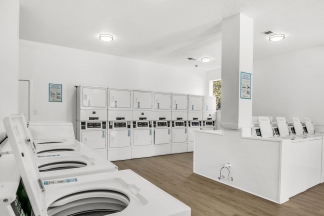 WillowBrook Apartments - 4600 Twin Oaks Dr