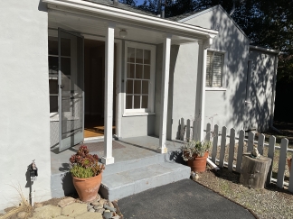 Cottage in the Heart of Saratoga
