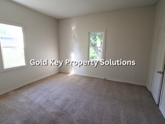 Updated 2 BR 1 BA House with Huge Kitchen and Garage (SECTION 8 APPROVED)