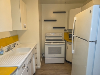 Charming Duplex Style 1 Bedroom 1 Bathroom Menlo Park Bungalow!