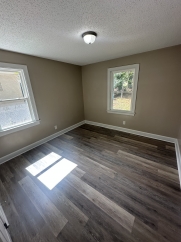 902 Meadow Street South