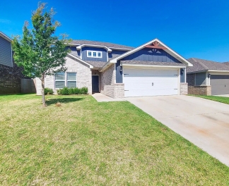 Walking Distance to the Lake!