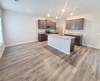 Walking Distance to the Lake!