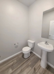 Walking Distance to the Lake!