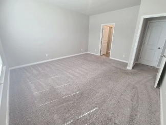 Walking Distance to the Lake!