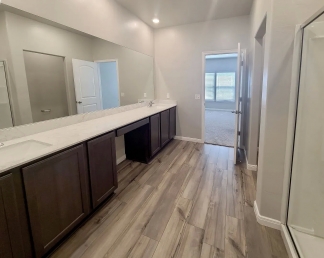 Walking Distance to the Lake!