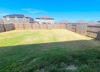 Walking Distance to the Lake!