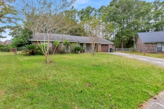Charming Single-Story Home with Huge Backyard!