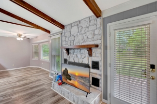 Charming Single-Story Home with Huge Backyard!