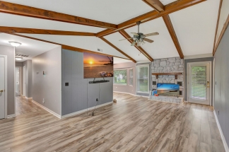 Charming Single-Story Home with Huge Backyard!