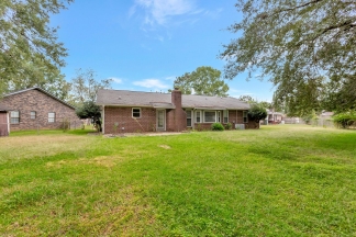 Charming Single-Story Home with Huge Backyard!