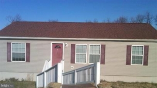 Move In Special! Move in by 6/5 and get 1/2 off first full months rent! Available Now! Large 5 Bed 3 Bath home in town with a large backyard!