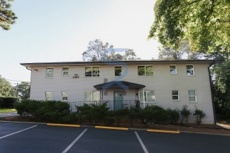 Charming 2-Bed Oasis in Decatur: Cozy Comfort at 2853 Belvedere Ln Apt 3! Move in before November 15th and choose your reward: a $250 Amazon Gift Card or a 55 Smart TV!