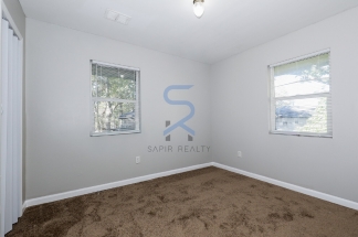 Charming 2-Bed Oasis in Decatur: Cozy Comfort at 2853 Belvedere Ln Apt 3! Move in before November 15th and choose your reward: a $250 Amazon Gift Card or a 55 Smart TV!