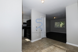 Charming 2-Bed Oasis in Decatur: Cozy Comfort at 2853 Belvedere Ln Apt 3! Move in before November 15th and choose your reward: a $250 Amazon Gift Card or a 55 Smart TV!