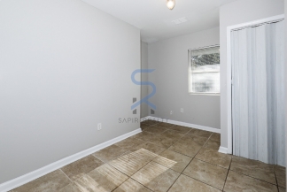 Charming 2-Bed Oasis in Decatur: Cozy Comfort at 2853 Belvedere Ln Apt 3! Move in before November 15th and choose your reward: a $250 Amazon Gift Card or a 55 Smart TV!