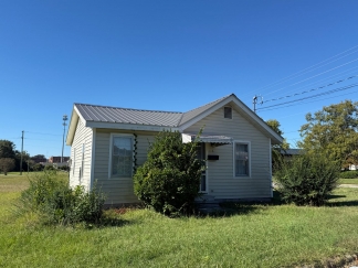 AMAZING LOCATION, Ranch Home Downtown Smithfield, Available Now!