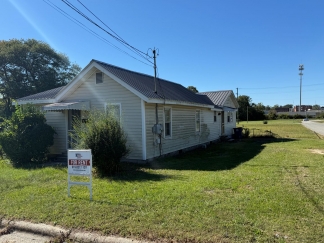 AMAZING LOCATION, Ranch Home Downtown Smithfield, Available Now!