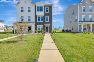 Recess Pointe’s One and Only Duplex! 3 Stories of Comfort & Convenience