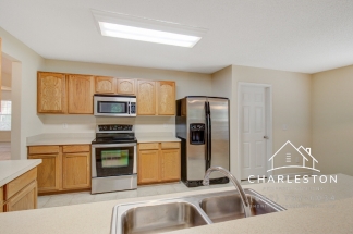 5135 Ballantine Dr - Available Now!