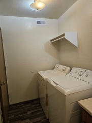 2 Bedroom 1 bath Apartments For Rent! Available NOW!