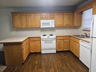 Cedar Creek Townhome!! Available NOW!!