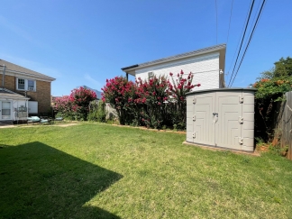 Charming 2 bedroom, 1 bathroom duplex located in the heart of Oklahoma City