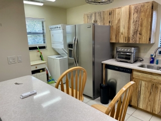 Elegant 2 bed 2 bath 55+ Condominium in Bradenton: Fully Furnished Annual Rental - Impeccably Maintained!