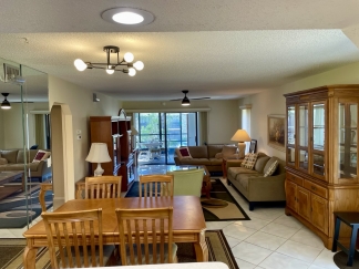 Elegant 2 bed 2 bath 55+ Condominium in Bradenton: Fully Furnished Annual Rental - Impeccably Maintained!