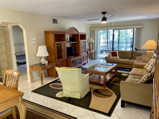 Elegant 2 bed 2 bath 55+ Condominium in Bradenton: Fully Furnished Annual Rental - Impeccably Maintained!