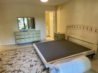 Elegant 2 bed 2 bath 55+ Condominium in Bradenton: Fully Furnished Annual Rental - Impeccably Maintained!