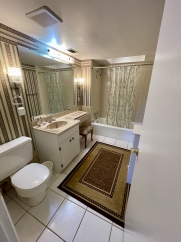 Elegant 2 bed 2 bath 55+ Condominium in Bradenton: Fully Furnished Annual Rental - Impeccably Maintained!