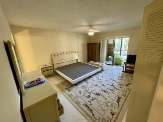 Elegant 2 bed 2 bath 55+ Condominium in Bradenton: Fully Furnished Annual Rental - Impeccably Maintained!