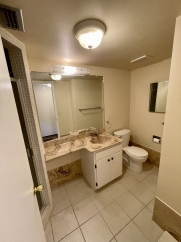 Elegant 2 bed 2 bath 55+ Condominium in Bradenton: Fully Furnished Annual Rental - Impeccably Maintained!