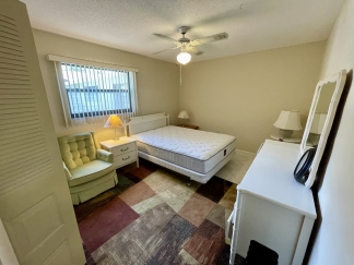 Elegant 2 bed 2 bath 55+ Condominium in Bradenton: Fully Furnished Annual Rental - Impeccably Maintained!