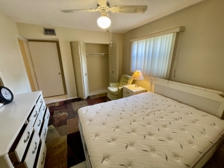 Elegant 2 bed 2 bath 55+ Condominium in Bradenton: Fully Furnished Annual Rental - Impeccably Maintained!