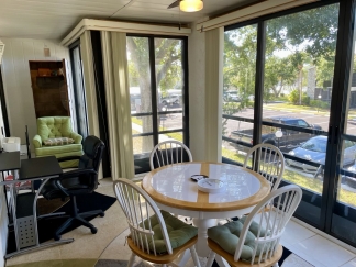 Elegant 2 bed 2 bath 55+ Condominium in Bradenton: Fully Furnished Annual Rental - Impeccably Maintained!