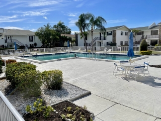 Elegant 2 bed 2 bath 55+ Condominium in Bradenton: Fully Furnished Annual Rental - Impeccably Maintained!
