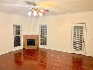 Charming 2-Bed Oasis with 2.5 Baths on Ed Temple Blvd, Nashville – Cozy Living Awaits!