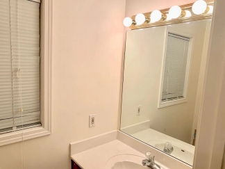 Charming 2-Bed Oasis with 2.5 Baths on Ed Temple Blvd, Nashville – Cozy Living Awaits!