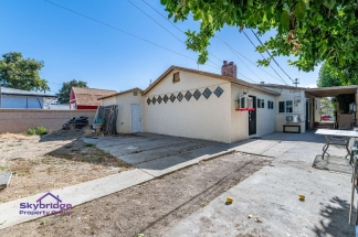 Cozy Chino Studio Retreat: 700 Sq. Ft. with Hardwood Floors & Fireplace!