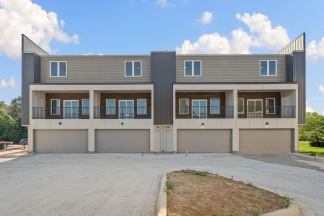 3 BEDROOM TOWNHOUSE AVAILABLE FOR THE 2026-2027 SCHOOL YEAR!!!!